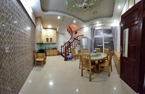 Cho thuê nhà mặt ngõ Hoàng Mai.HM.  DT32m² x 5 tầng, 3 ngủ, giá 13 triệu
